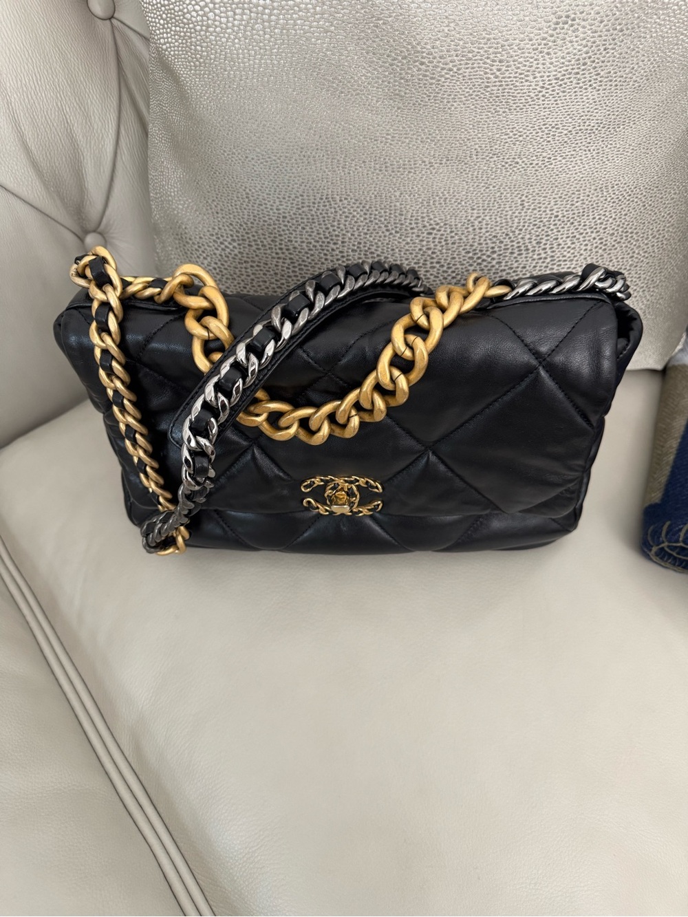 Chanel 19 Black Quilted Lambskin Shoulder Bag with Two-tone Hardware - Picture 2 of 7
